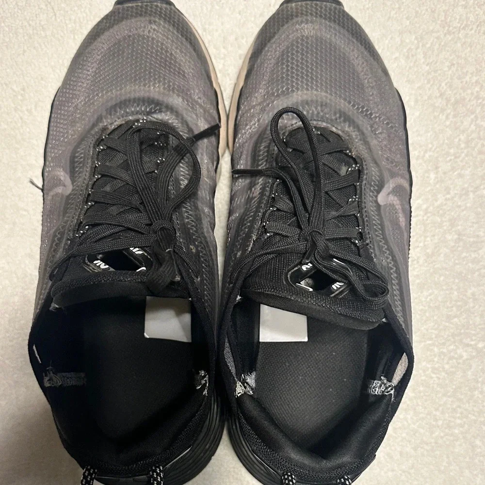 Nike Women's Black and Gray Sneakers